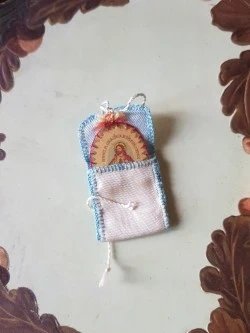 Antiguo Detente Bala con funda Sagrado Corazón