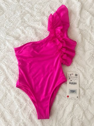 Bañador Zara fucsia con volantes talla S
