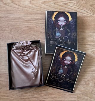 Oráculo de Luces y Sombras Tarot