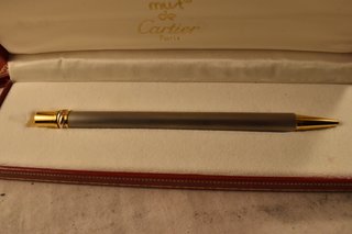 Boligrafo Must de Cartier en su estuche original