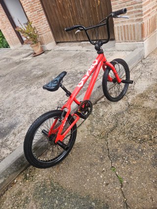Bicicleta BMX B-PRO Roja