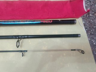 Caña de pescar, carrete y accesorios