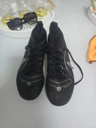 Botas de fútbol Nike niño negras y plateadas 34