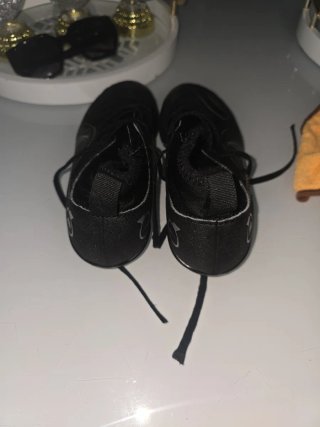 Botas de fútbol Nike niño negras y plateadas 34