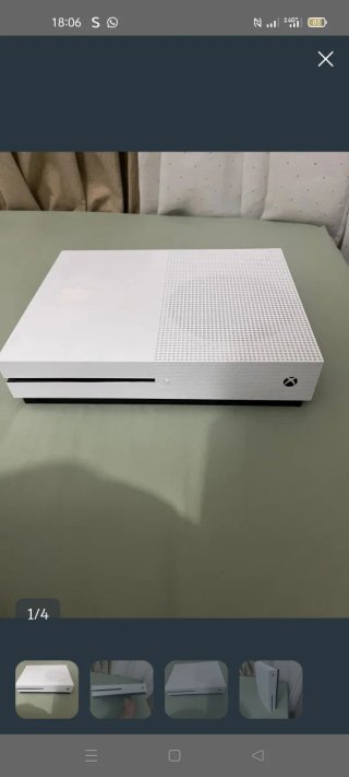 Xbox One con accesorios, mandos y juegos