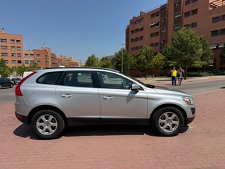 Volvo XC60 2.4D D5 AWD 5 PUERTAS