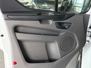 FORD TRANSIT CUSTOM 2.0 Tdci Ambiente Combi 6 plz.