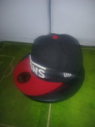 Gorra New Era Vans Negra y Roja original