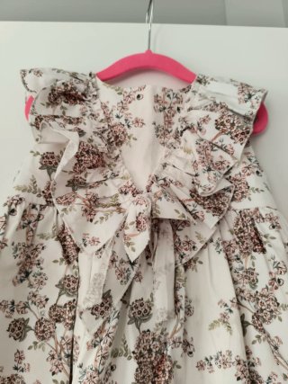 Vestido floral niña con volantes y lazo