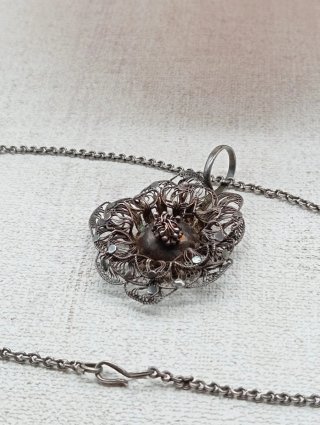 Collar antiguo filigrana flor plata siglo XX