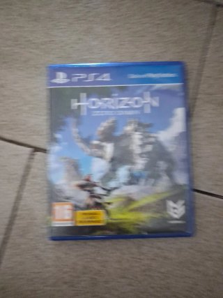 Juegos PS4 Uncharted 4 y Horizon Zero Dawn