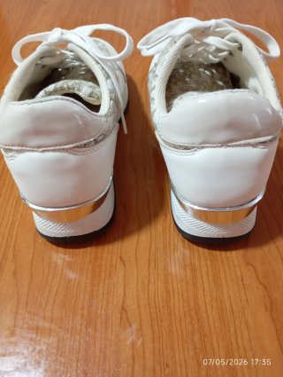Deportivas Beige y Blancas