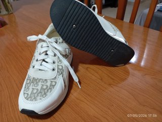 Deportivas Beige y Blancas