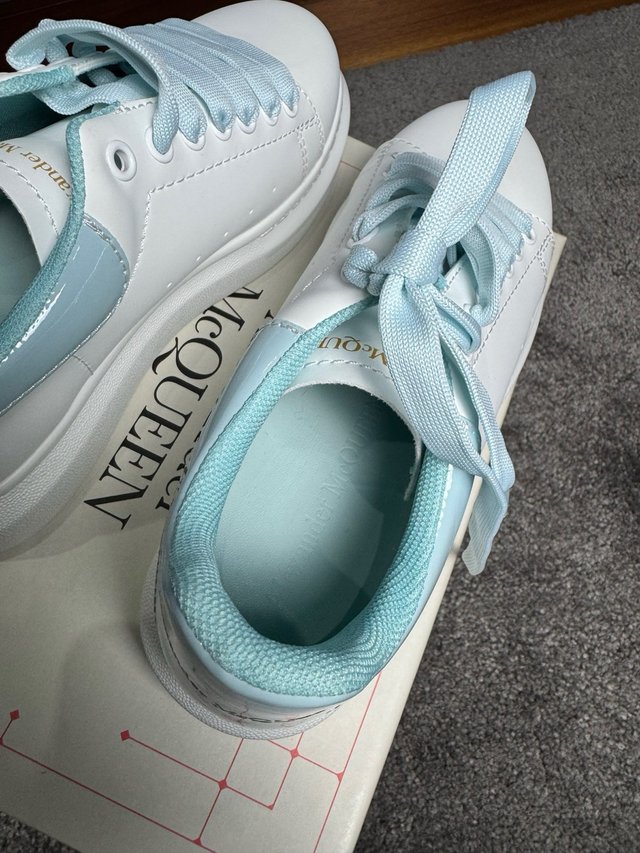 Sapatilhas Alexander McQueen Branco e Azul Bebé