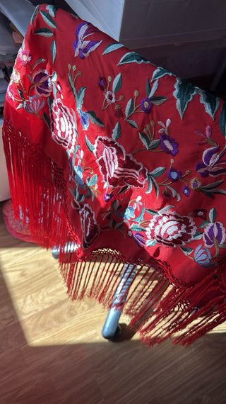 Mantón Flamenco Rojo Bordado Nuevo