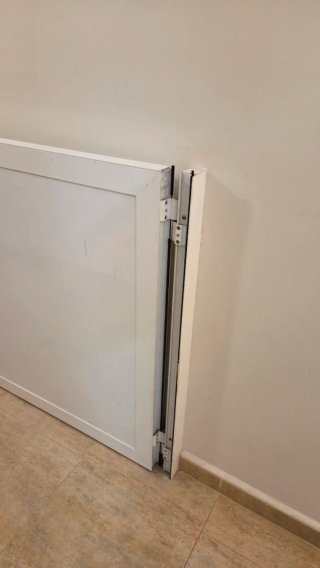Puerta de aluminio blanca