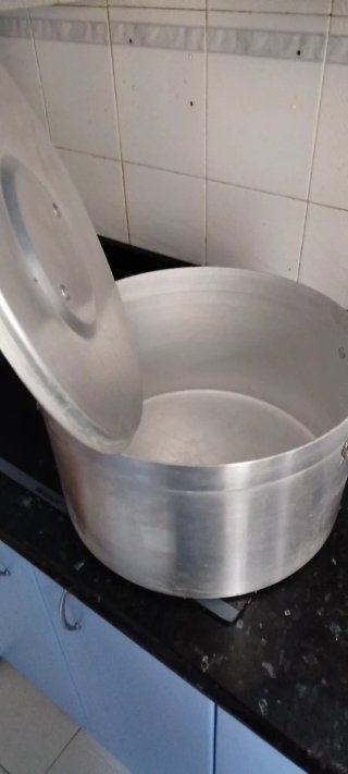 Olla grande de aluminio
