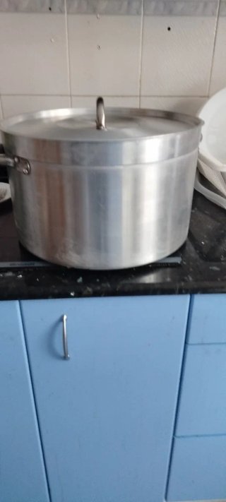 Olla grande de aluminio
