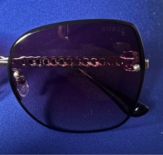 Gafas de sol Guess marrones y rojas