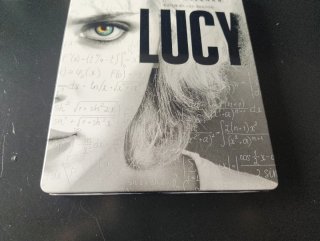 Lucy. Película Blu-ray. Steelbook.