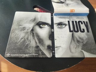 Lucy. Película Blu-ray. Steelbook.