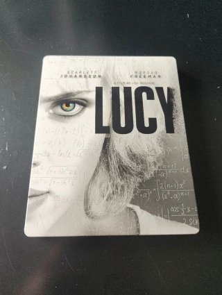 Lucy. Película Blu-ray. Steelbook.