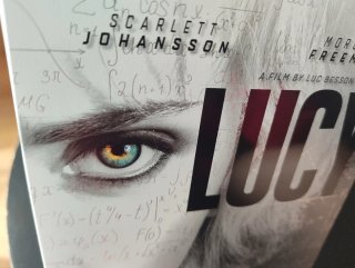 Lucy. Película Blu-ray. Steelbook.