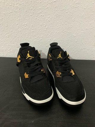 Zapatillas Jordan Negras y Doradas Talla 40