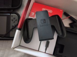 Nintendo Switch + FIFA 19 + Funda