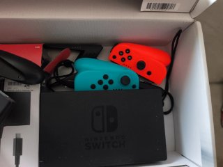 Nintendo Switch + FIFA 19 + Funda