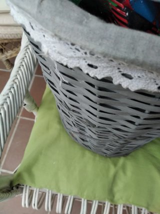 Cesto de mimbre gris a estrenar alto 43 ancho 37 ,