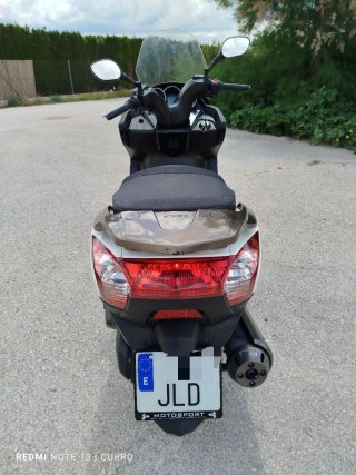 Kymco SuperDink 125i Blanca y Negra