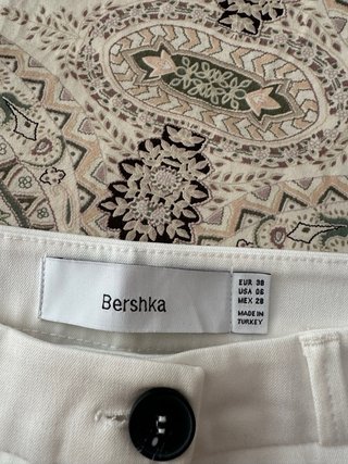 Pantalón de traje Bershka blanco