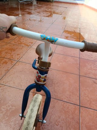 Bici de equilibrio azul