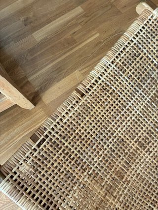 Butaca de mimbre y madera