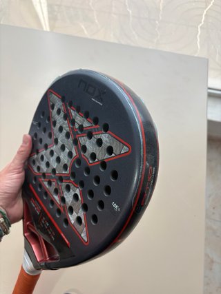 Pala Padel NOX AT10 18K Agustin Tapia