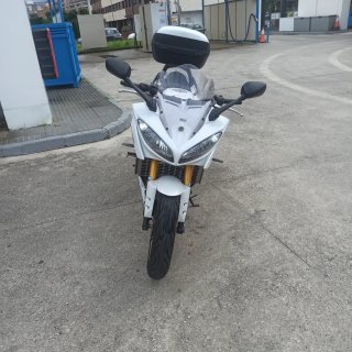 Yamaha Fazer Blanca y Dorada