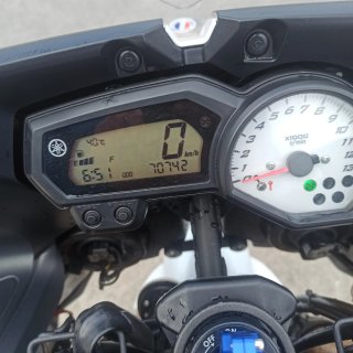 Yamaha Fazer Blanca y Dorada