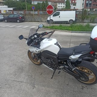 Yamaha Fazer Blanca y Dorada