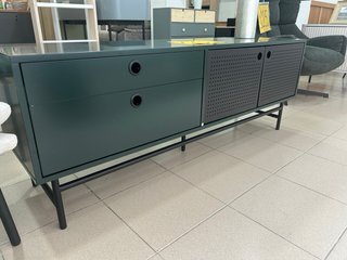 Mueble TV verde con cajones y puertas