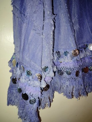 Chaqueta boho azul con adornos plateados