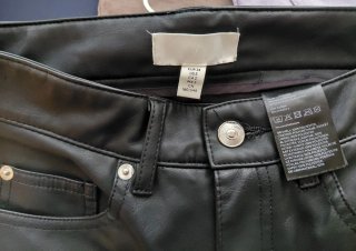 Pantalón Recto Efecto Cuero (Talla   34)  H&M