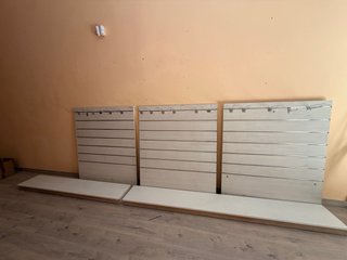 Mostrador 2 m  y mobiliario para tienda de ropa