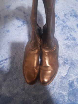 Botas altas de piel negras