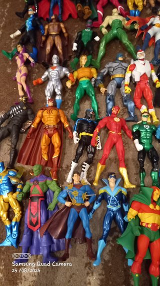 Lote 54 figuras de acción + bases