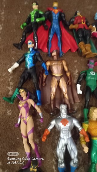 Lote 54 figuras de acción + bases