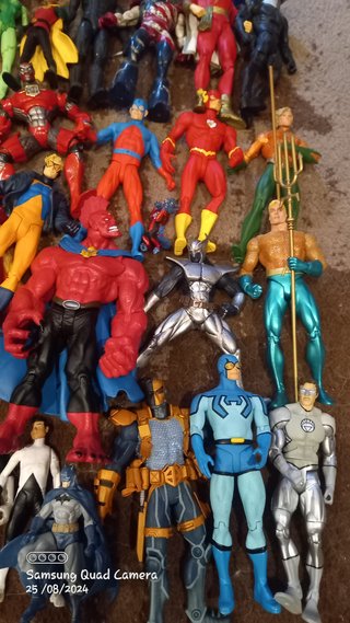 Lote 54 figuras de acción + bases