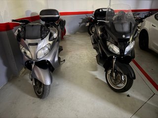 2 Suzuki Burgman 650 Negra y otra gris Las dos 2.5