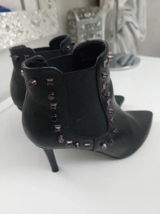 Stivaletto con tacco Lora Ferres numero 36