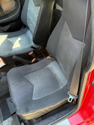 Coche sin carnet rojo
